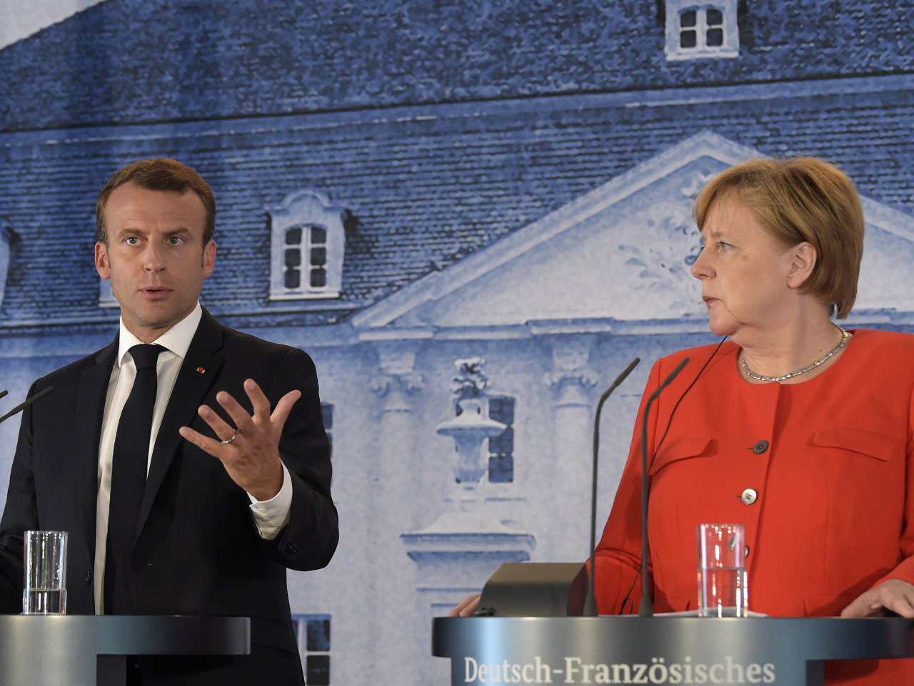 Nemecká kancelárka Angela Merkelová a francúzsky prezident Emanuel Macron