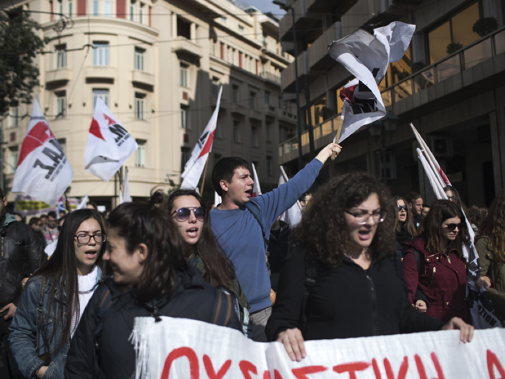 V Grécku vyhlásili celodenný štrajk najmä štátni zamestnanci. Nespokojní sú hlavne zo svojimi platmi. 