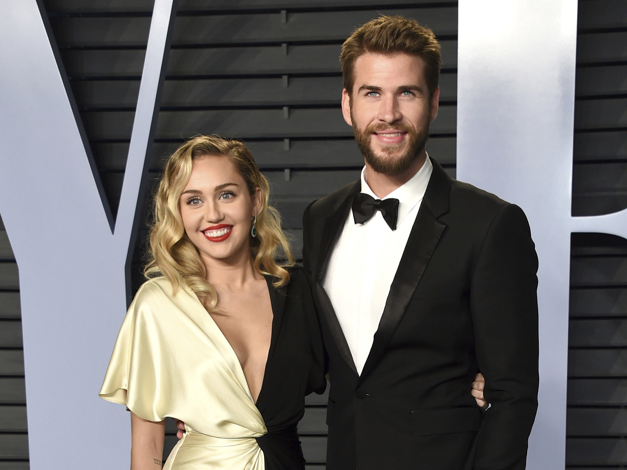 Miley Cyrus a Liam Hemsworth momentálne nemajú dôvod na úsmev. 
