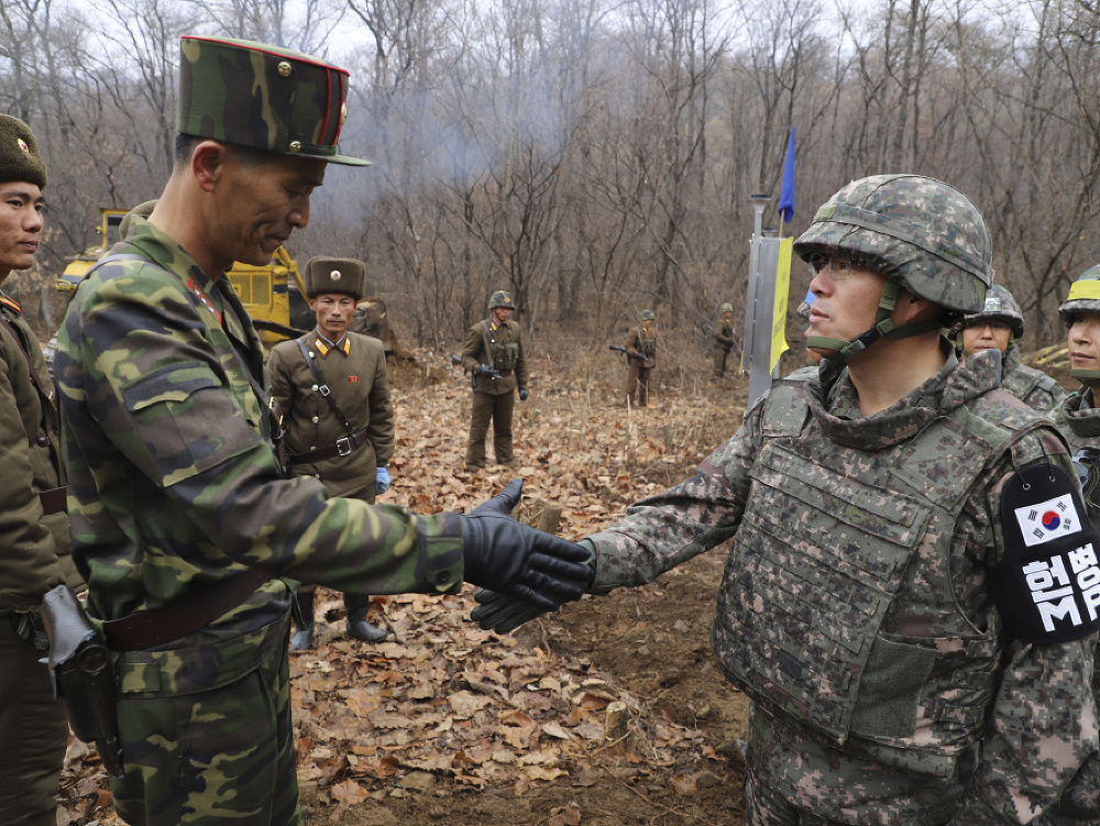 Severná a Južná Kórea otvorili cestu cez demilitarizovanú zónu. 