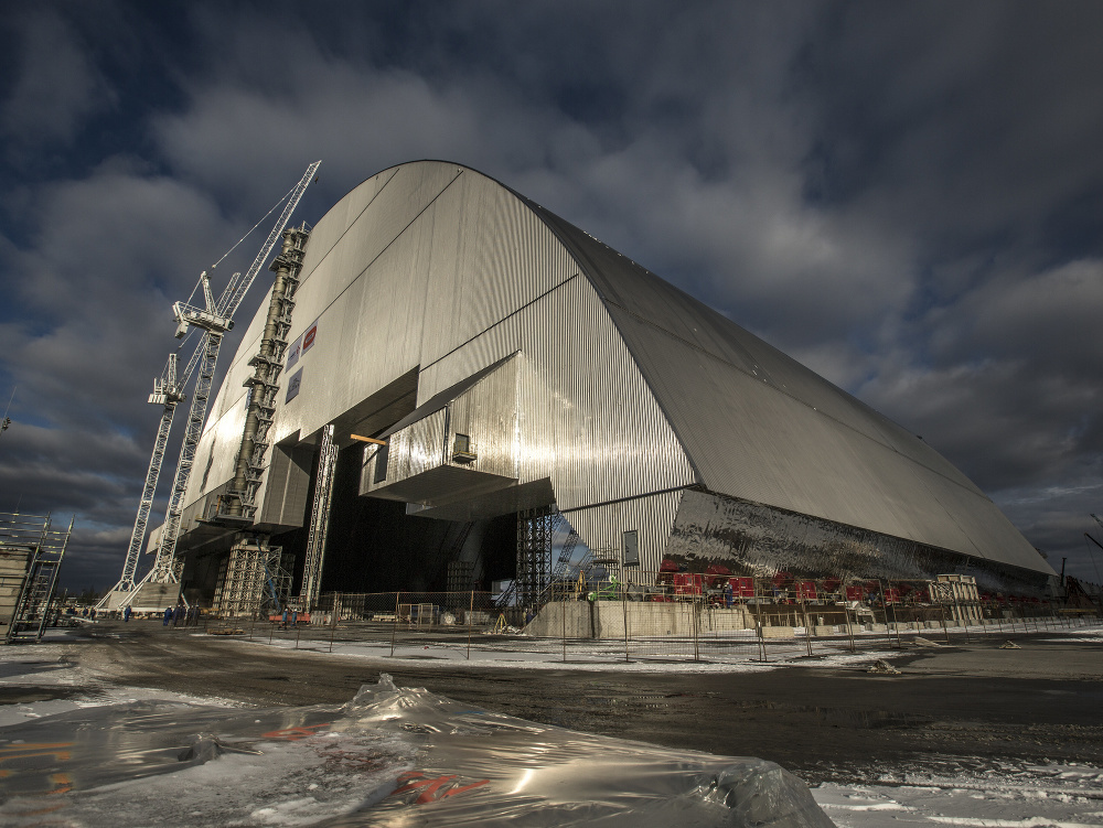 Nová oceľová kupola v ukrajinskom Černobyle