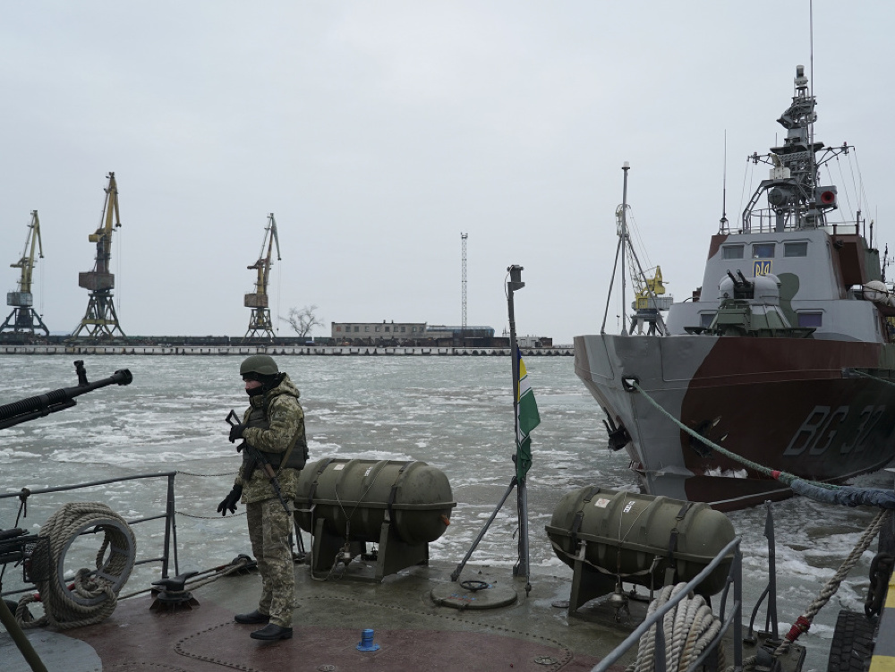 Ukrajinský vojak v prístave Mariupol