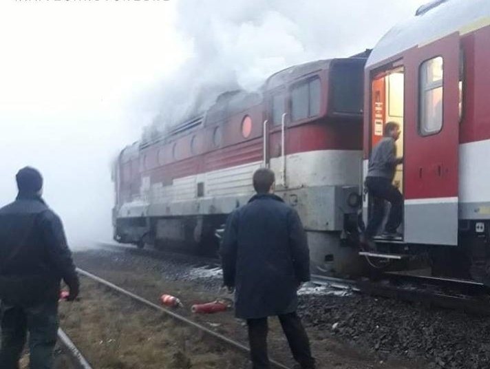 V piatok opäť horel železničný rušeň