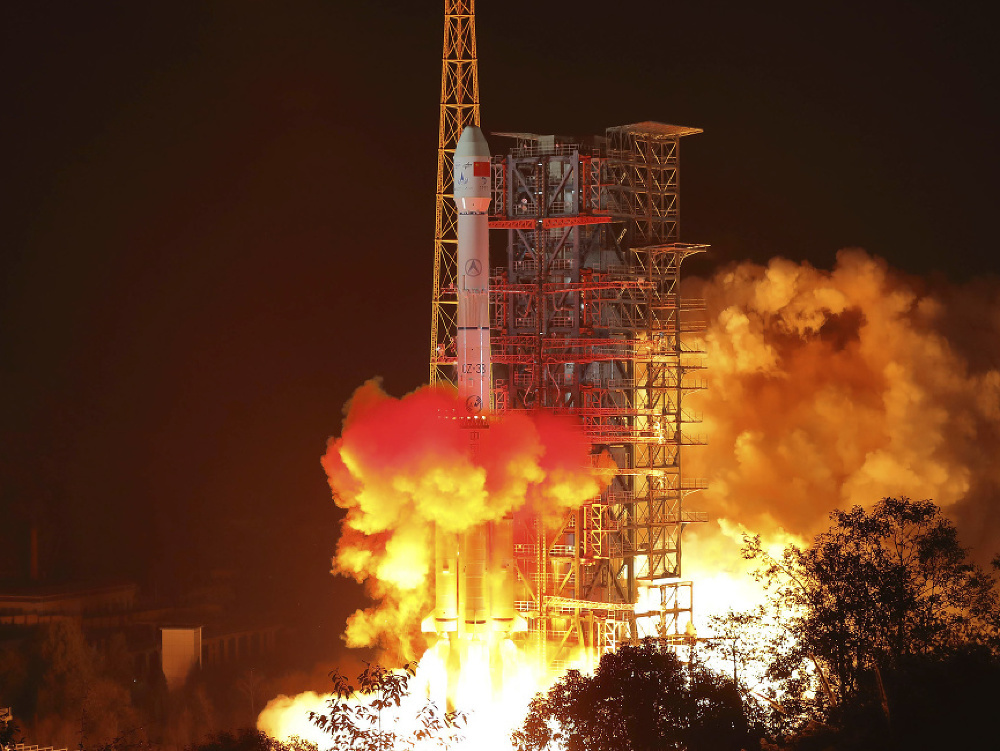 Čína vyslala v piatok do vesmíru lunárnu sondu Čchang-e 4
