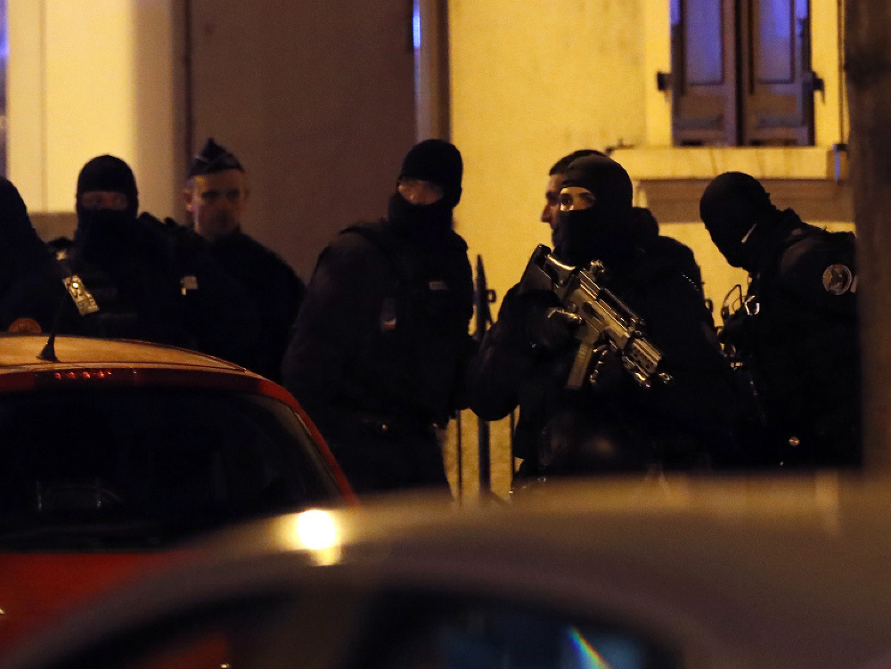 Francúzska polícia zastrelila hlavného podozrivého z útoku v blízkosti vianočného trhu v Štrasburgu Charifa Chekatta.