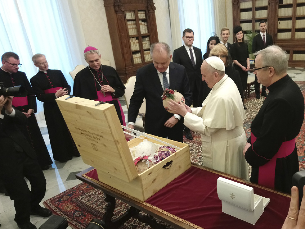 Andrej Kiska sa stretol s pápežom Františkom.