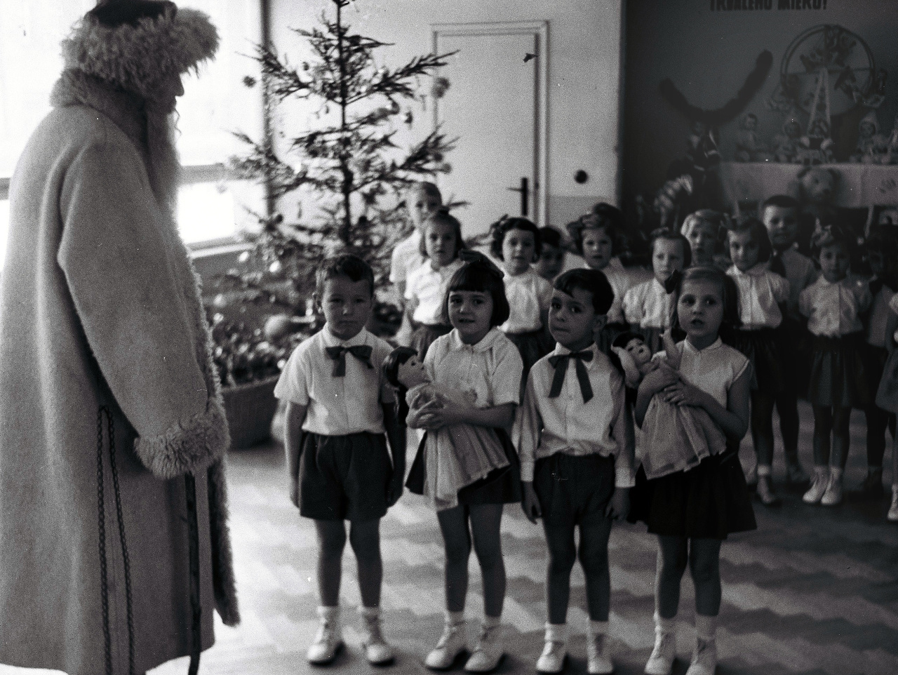 Dedo Mráz zavítal v roku 1955 do materskej školy na Belehradskej ulici v Bratislave.