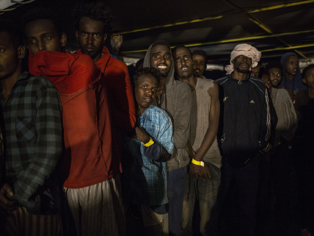 Loď s 311 migrantmi smeruje do Španielska