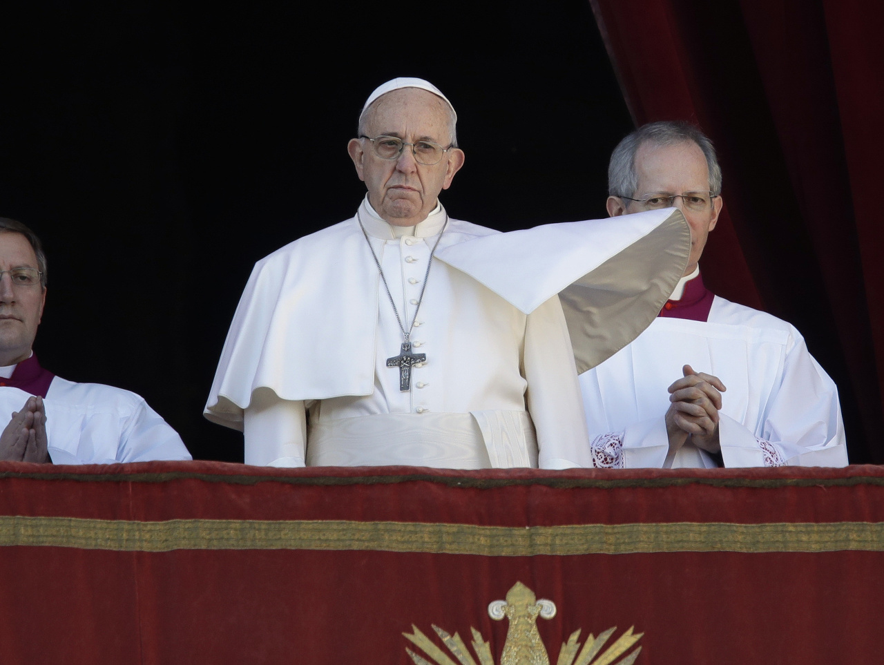 Pápež František počas požehnania Urbi et Orbi.