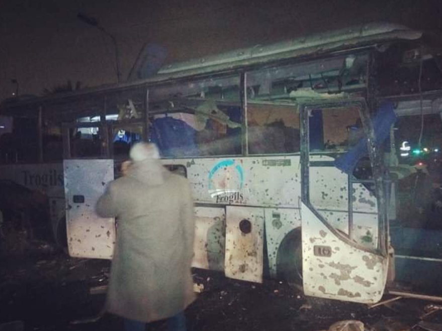 Výbuch zasiahol autobus s turistami.