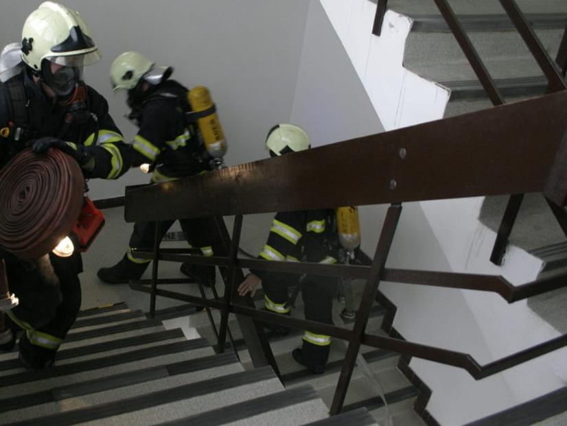 Požiar vypukol na druhom poschodí. 