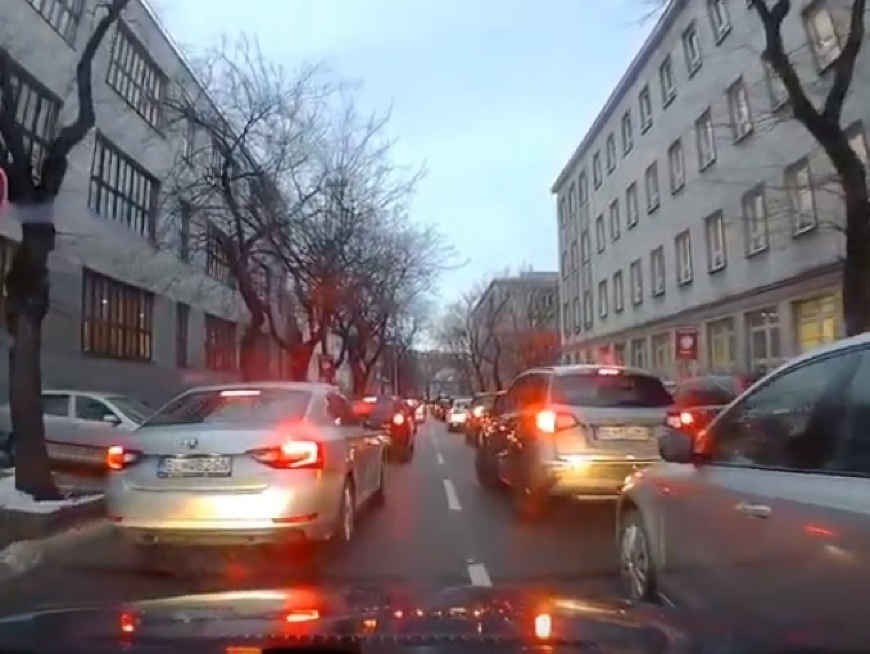Správanie vodičov na Vazovovej ulici Juraja dennodenne rozčuľuje.