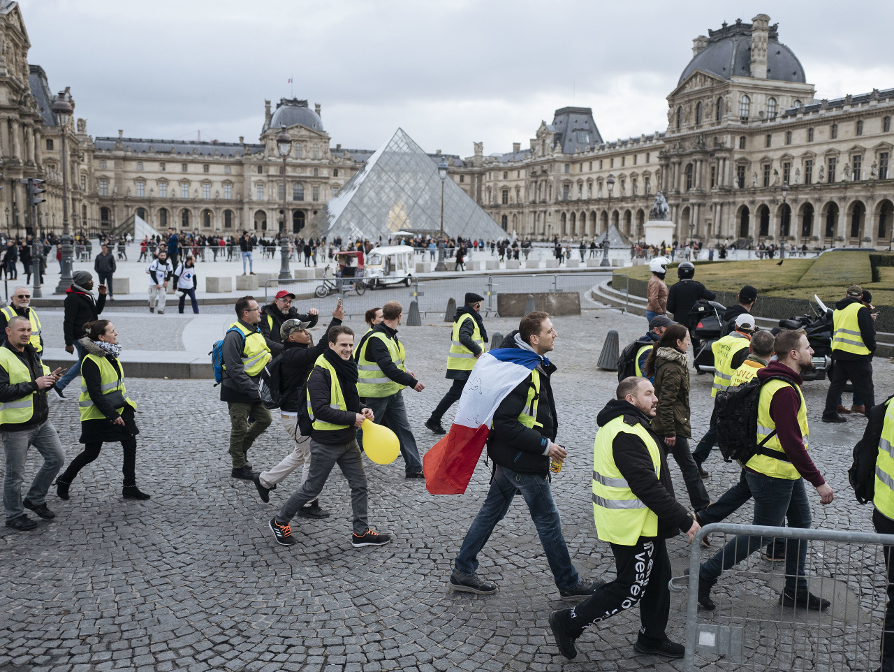 Protestujúci, ktorí dostali prívlastok žlté vesty. 