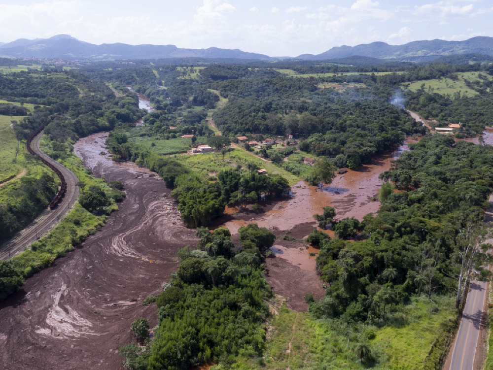 Pohľad na zaplavenú oblasť po pretrhnutí priehrady pri brazílskom meste Brumadinho