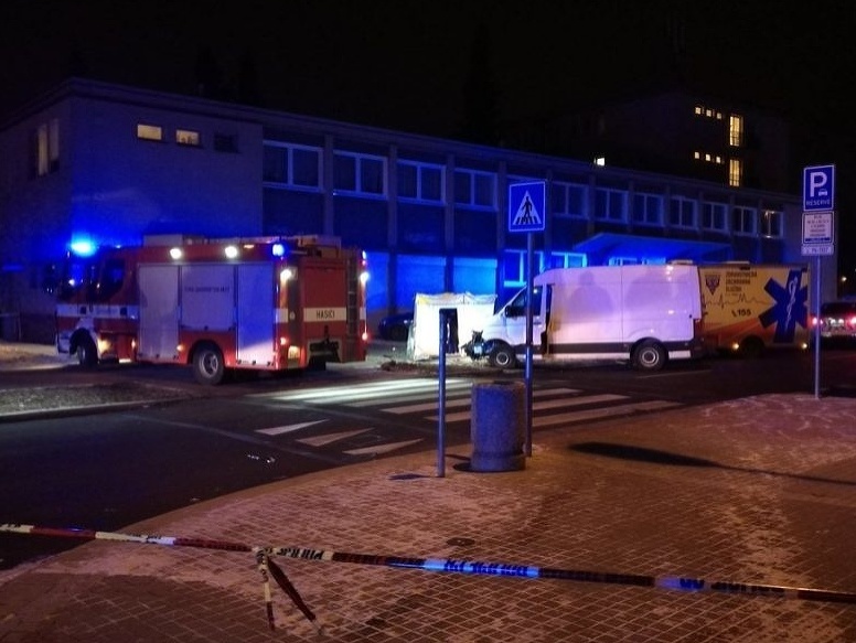 Študentku v Prahe zabil stĺp verejného osvetlenia. 