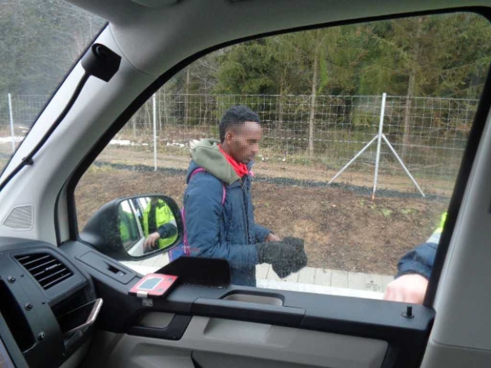 Afričan bol zadržaný na colníkmi na diaľnici D1.