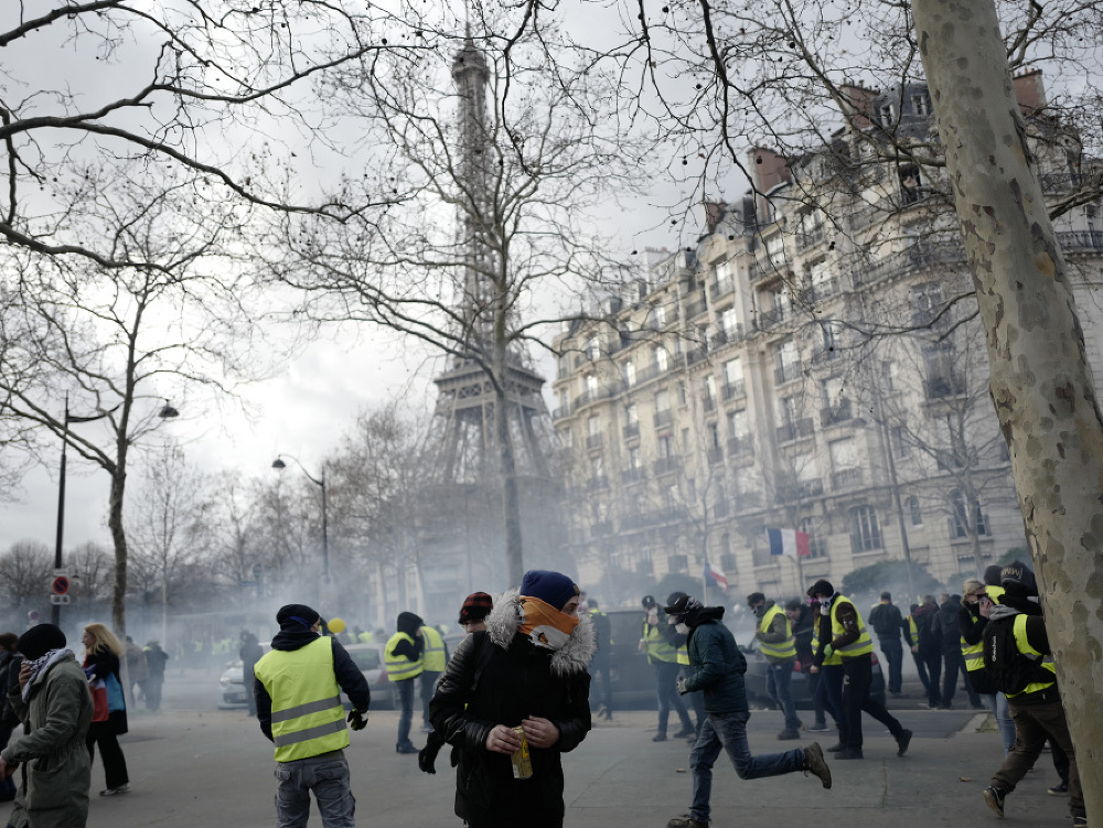Vo Francúzsku sa stále konajú protesty žltých viest