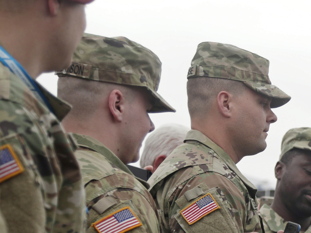 Mike Pence s americkými vojakmi.