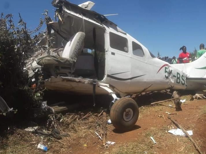 Zrútené lietadlo Cessna 206G.
