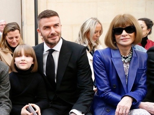 Harper Beckham nosí rovnaký účes ako Anna Wintour.