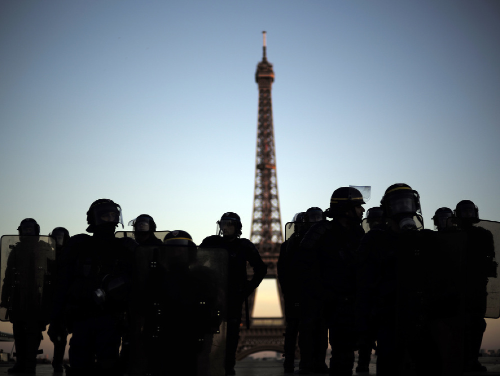 Ulice Francúzska opäť zaplnili tisíce demonštrantov v žltých vestách
