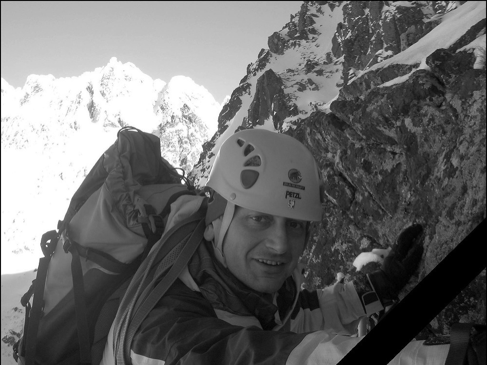 Pád lavíny neprežil skúsený slovenský záchranár.