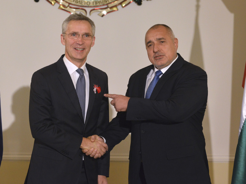 Generálny tajomník NATO Jens Stoltenberg a bulharský premiér Bojko Borisov