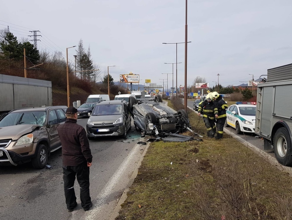 Dopravná nehoda piatich vozidiel v Žiline.