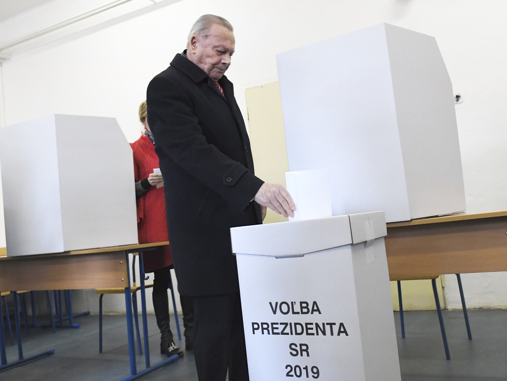 Bývalý prezident Rudolf Schuster odvolil v Košiciach