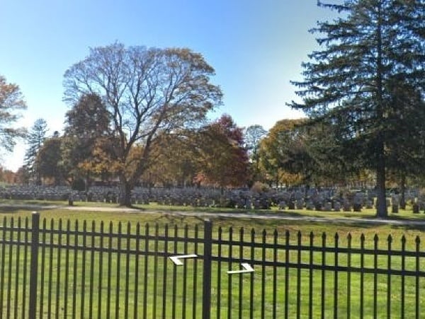 St. Charles Resurrection Cemetery v New Yorku
