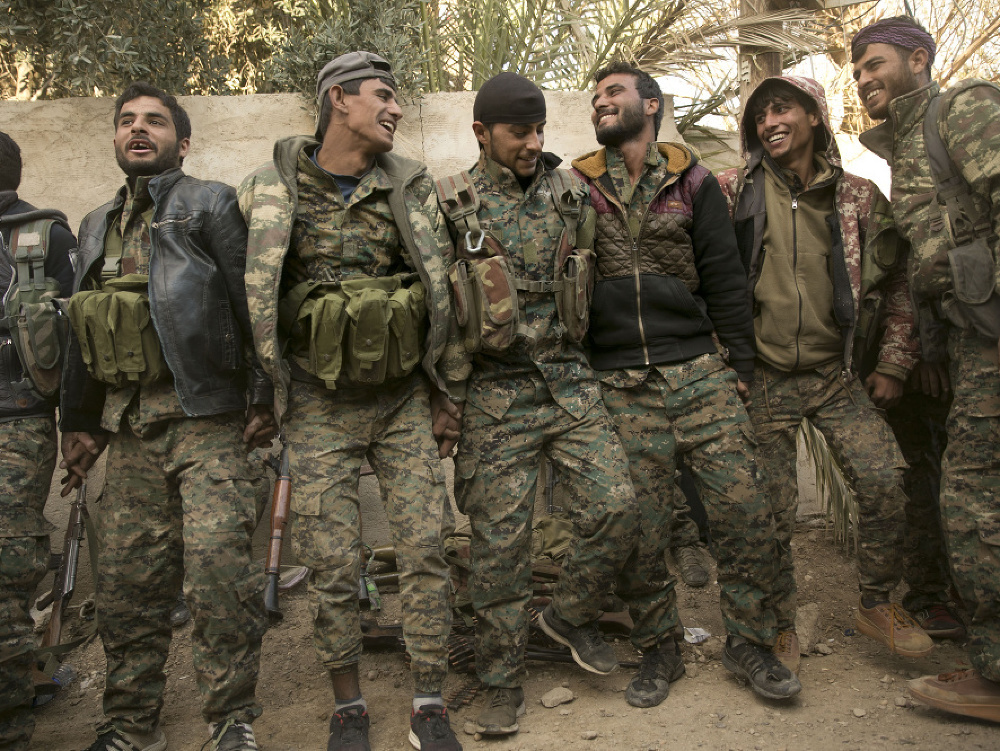 Vojaci sýrskych demokratických síl (SDF). 