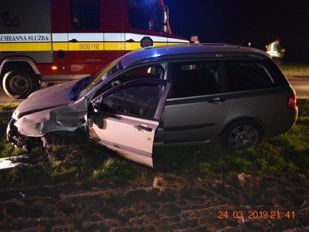 Pri Piešťanoch sa čelne zrazili dve osobné vozidlá. 