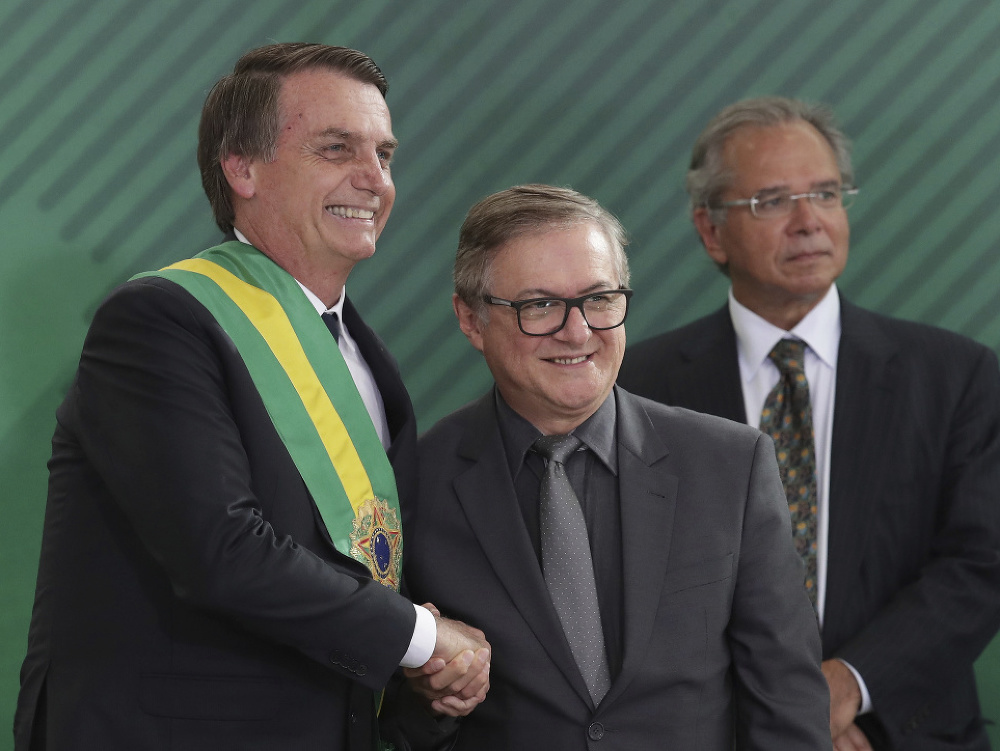 Prezident Jair Bolsonaro s ministrom Velezom Rodríguezom