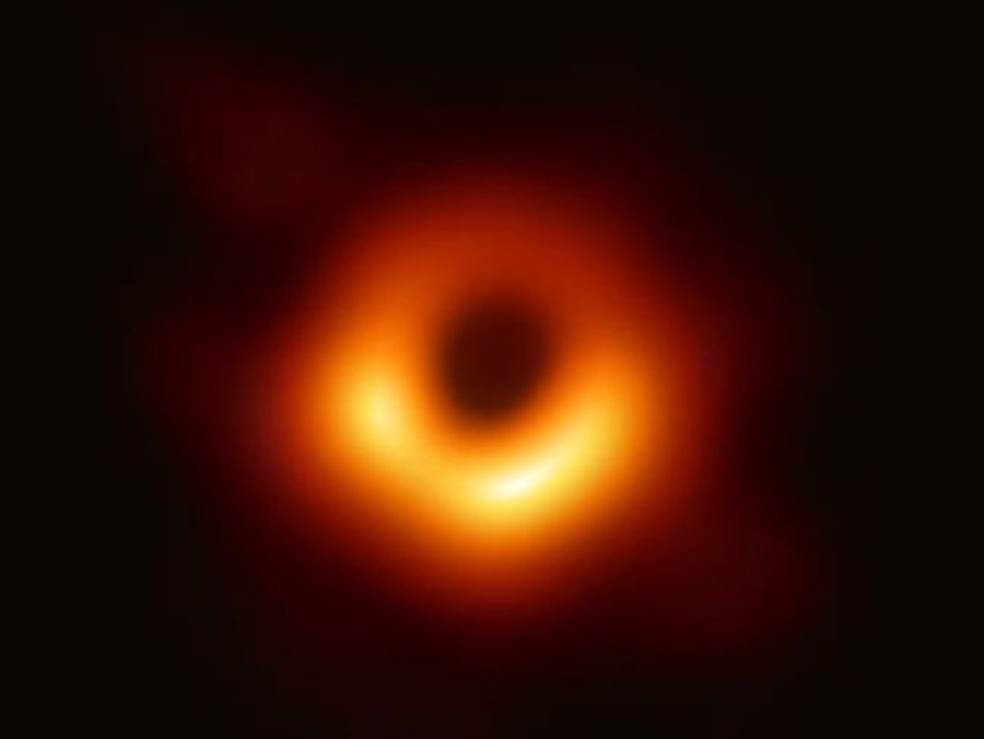 Toto je ona, čierna diera.