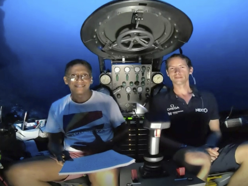 Seychelský prezident Danny Faure sa prihovoril svetu z malého ponorného plavidla hlboko pod hladinou oceánu.