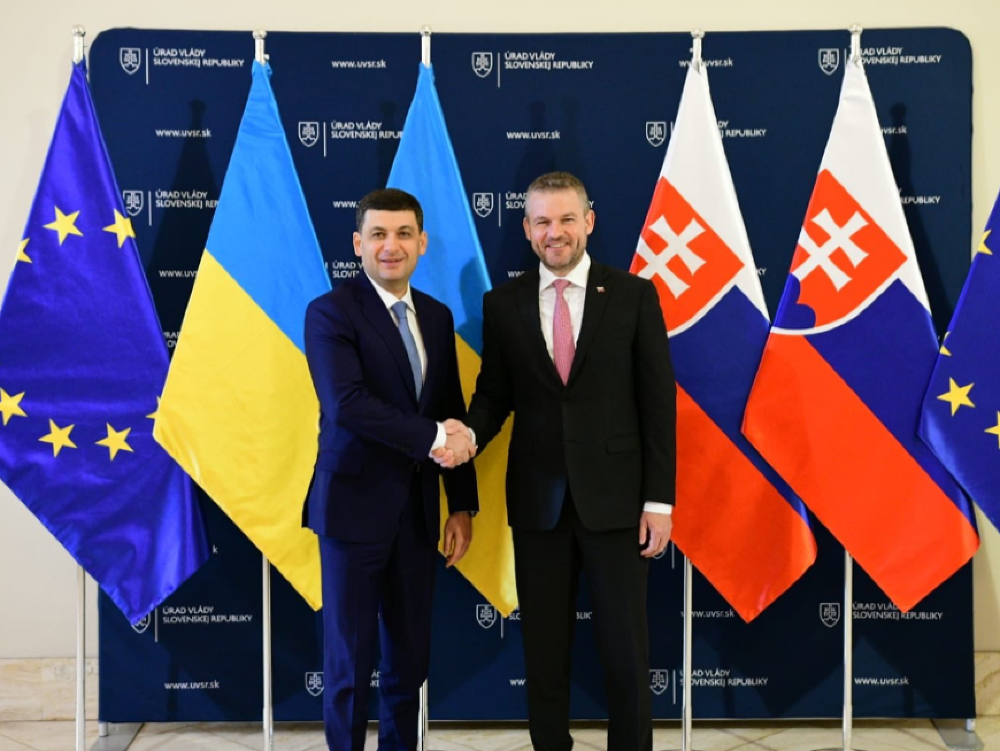 Peter Pellegrini počas stretnutia s ukrajinským premiérom Volodymyrom Hrojsmanom. 