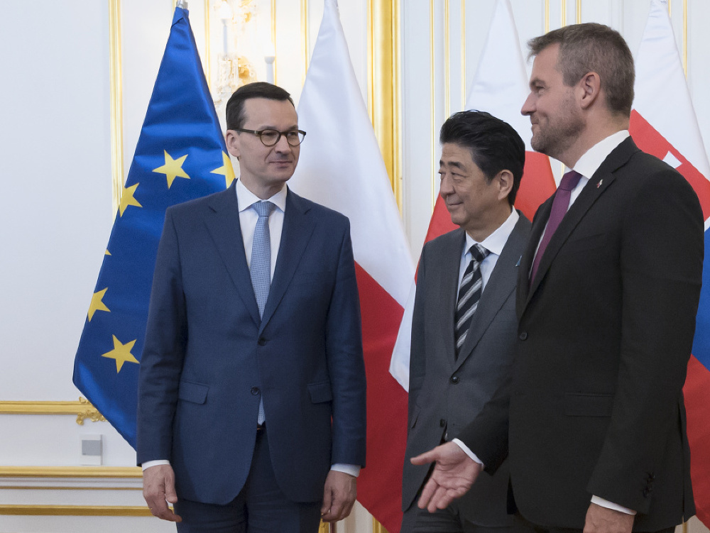 Japonský premiér prvýkrát na Slovensku: S Pellegrinim diskutovali o investíciách