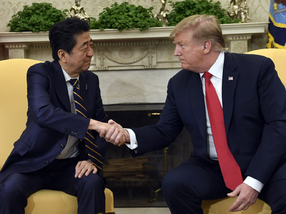 Donald Trump a japonský premiér Shinzo Abe. 