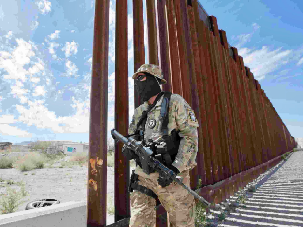 Americký vojak na hraniciach s Mexikom