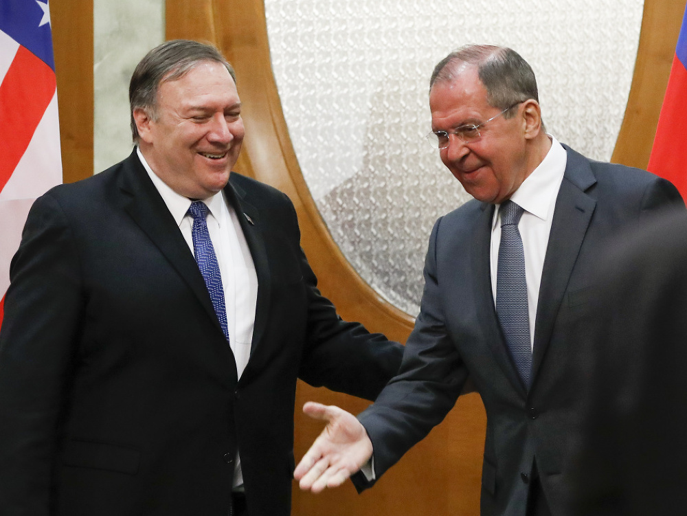 Minister zahraničných vecí USA Mike Pompeo a jeho ruský rezortný kolega Sergej Lavrov. 
