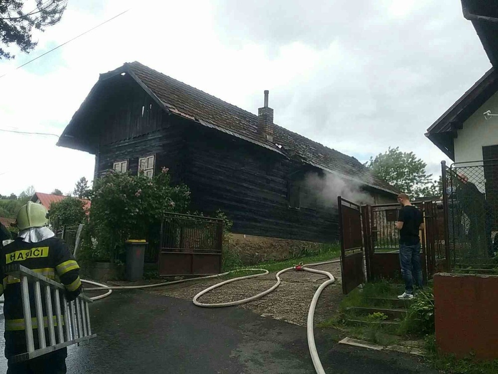 Požiar chatu úplne zničil
