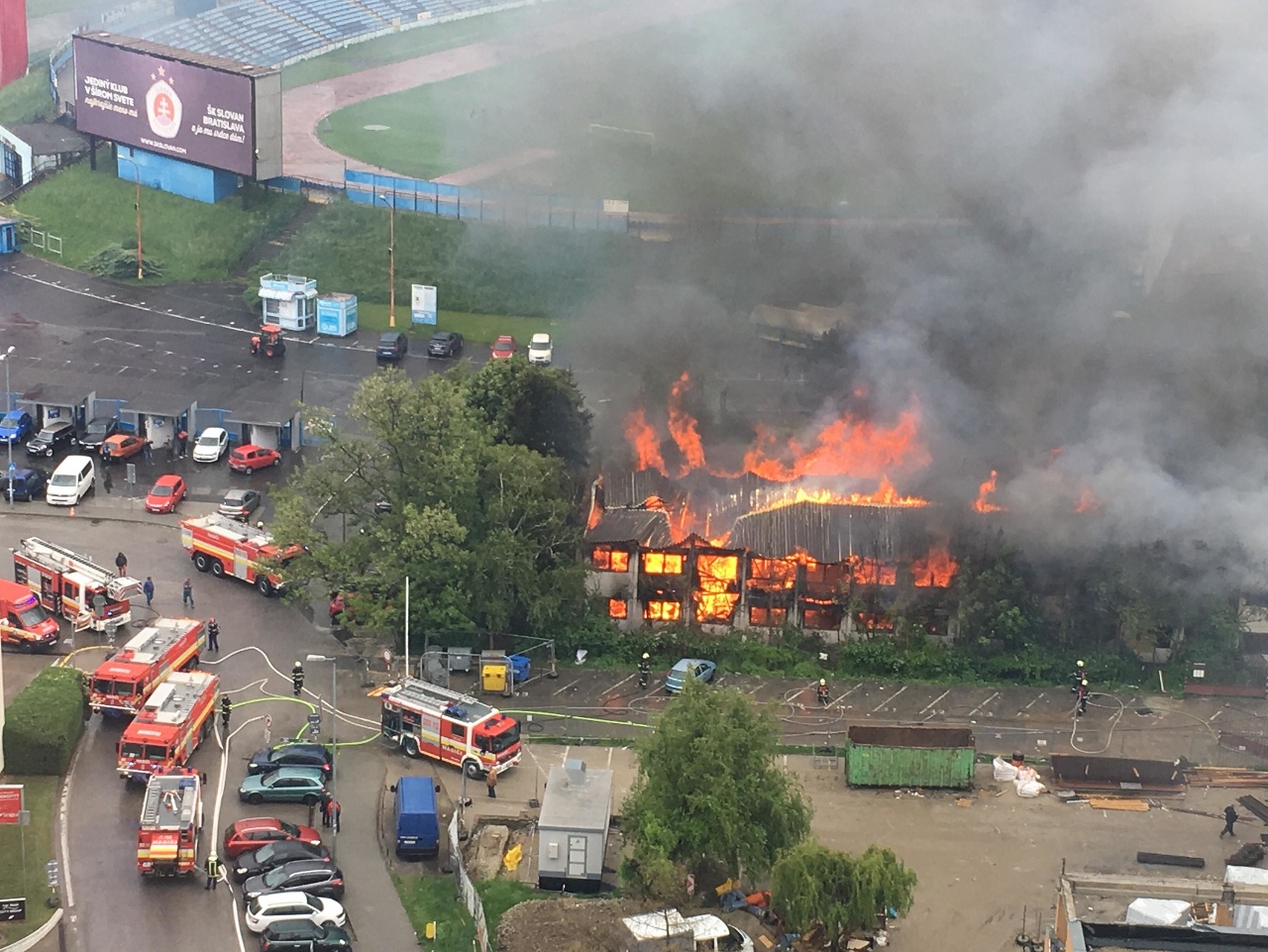 Požiar neďaleko štadióna na Pasienkoch.