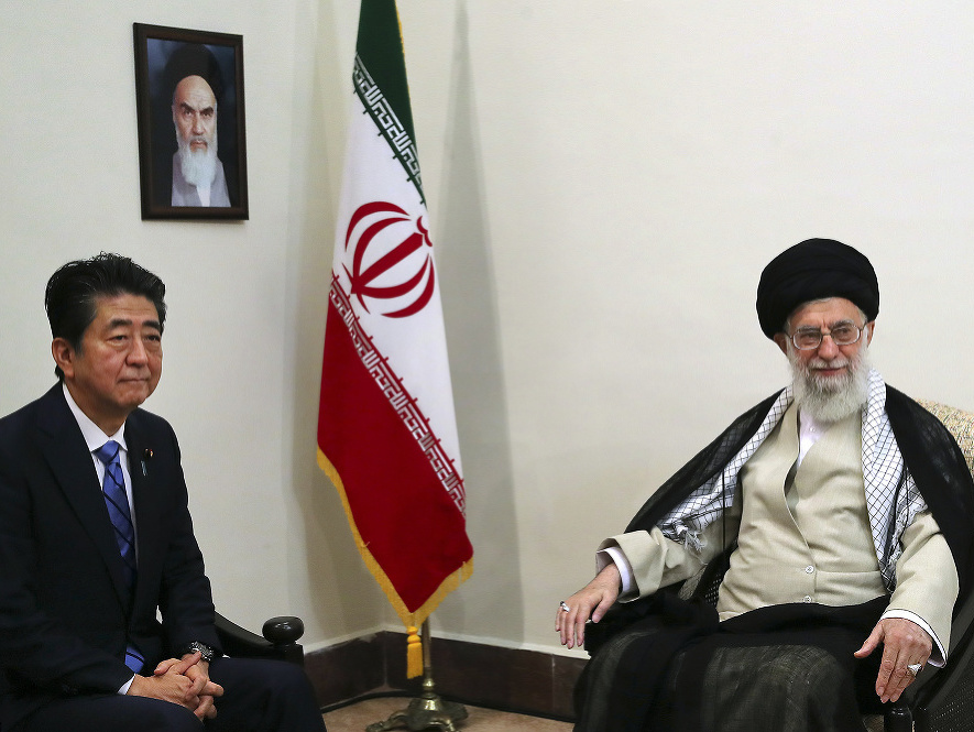 Alí Chameneí a Šinzó Abe