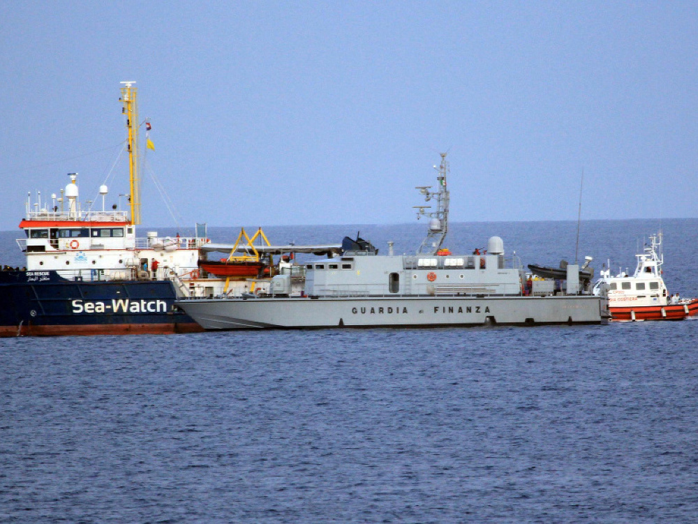 Loď Sea-Watch 3 v prístave Lampedusa.