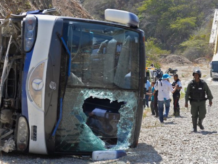  Havária autobusu si vyžiadala osemnásť mŕtvych a desiatky zranených