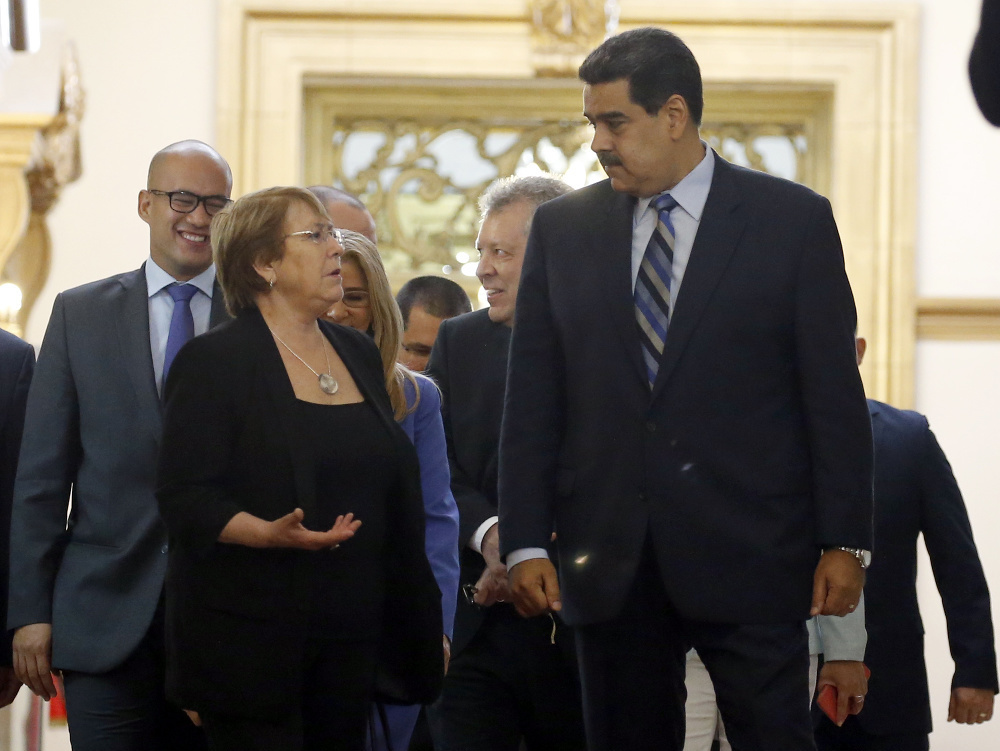 Michelle Bacheletová a Nicolás Maduro