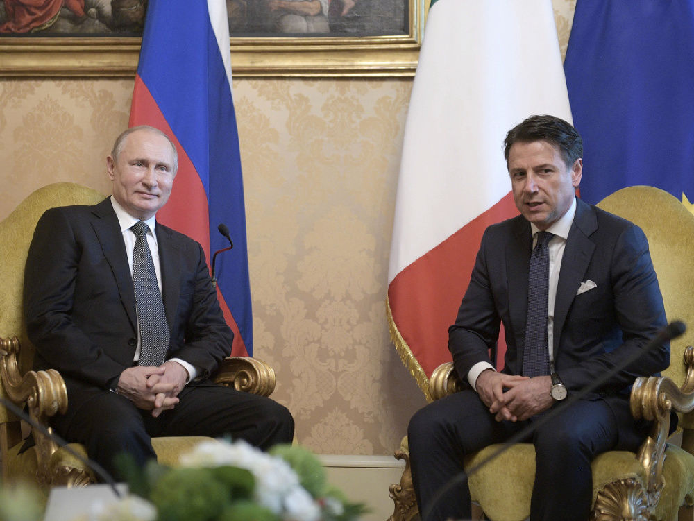 Ruský prezident Vladimir Putin s talianskym premiérom Giuseppem Contem 