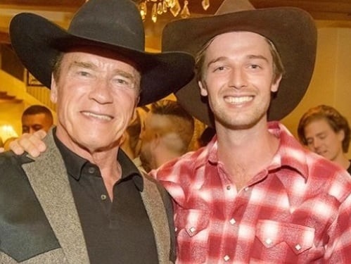 Patrick Schwarzenegger so svojím slávnym otcom. 