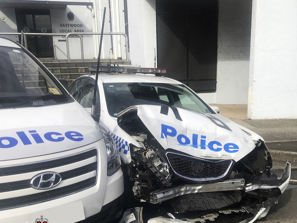 Do policajného auta v Sydney vrazila dodávka plná metamfetamínu