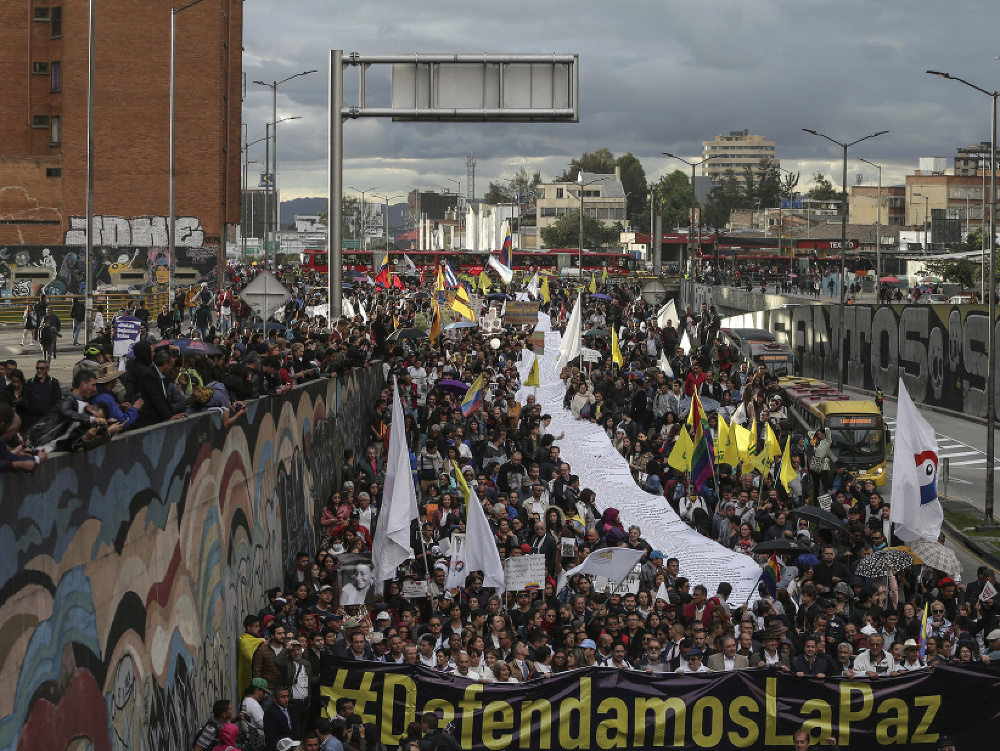 Tisíce Kolumbijčanov vyšli do ulíc a protestovali proti vzrastajúcemu počtu vrážd aktivistov za ľudské práva, ku ktorému dochádza od roku 2016